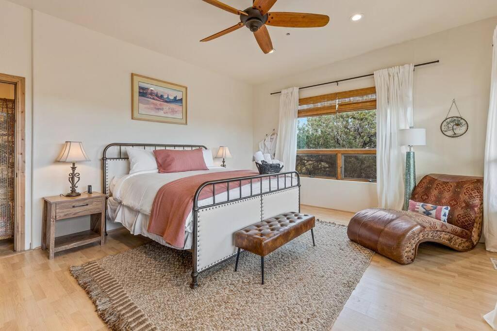 Close To Fresh Creek! Sleeps 12 ~ Amazing Views W/Serene Open Space ~ Hot Tub + Game Room ~ Trails Outside 塞多纳 外观 照片