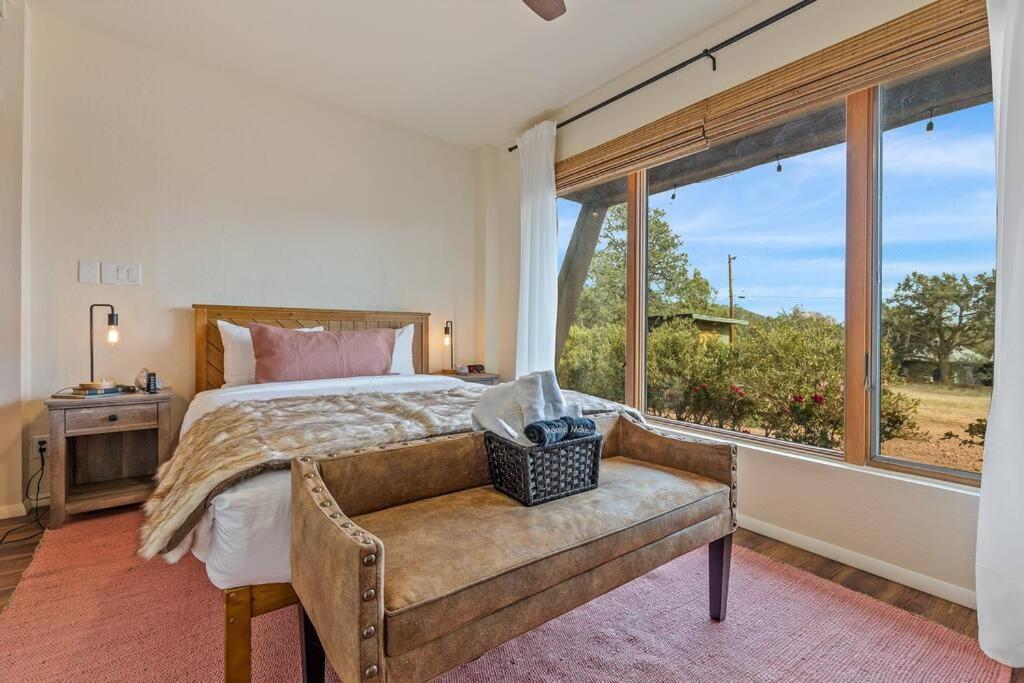 Close To Fresh Creek! Sleeps 12 ~ Amazing Views W/Serene Open Space ~ Hot Tub + Game Room ~ Trails Outside 塞多纳 外观 照片