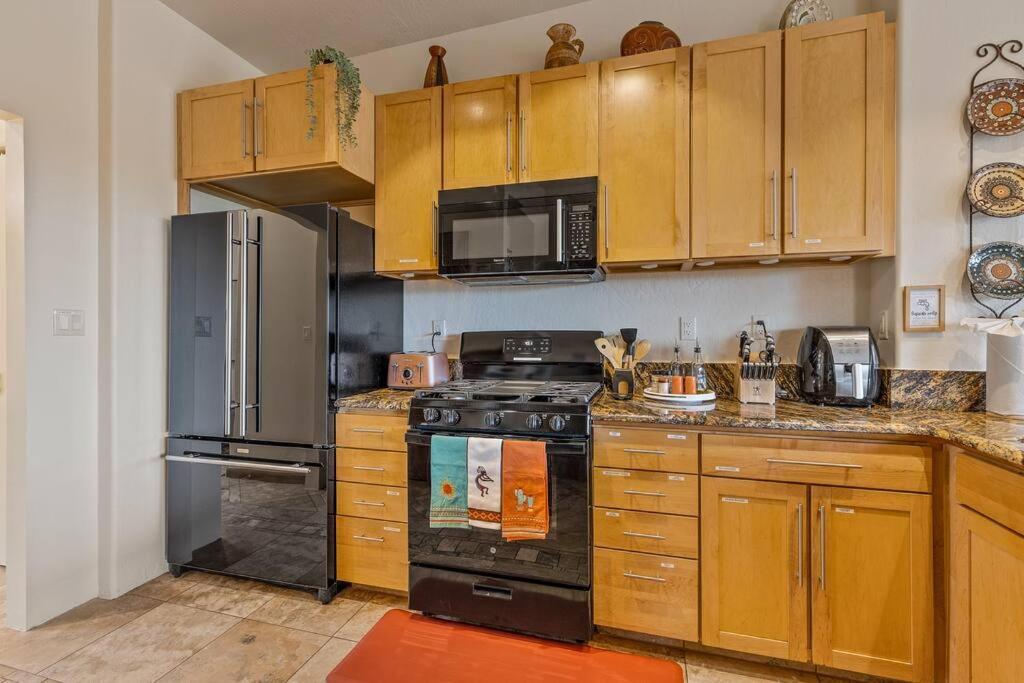 Close To Fresh Creek! Sleeps 12 ~ Amazing Views W/Serene Open Space ~ Hot Tub + Game Room ~ Trails Outside 塞多纳 外观 照片