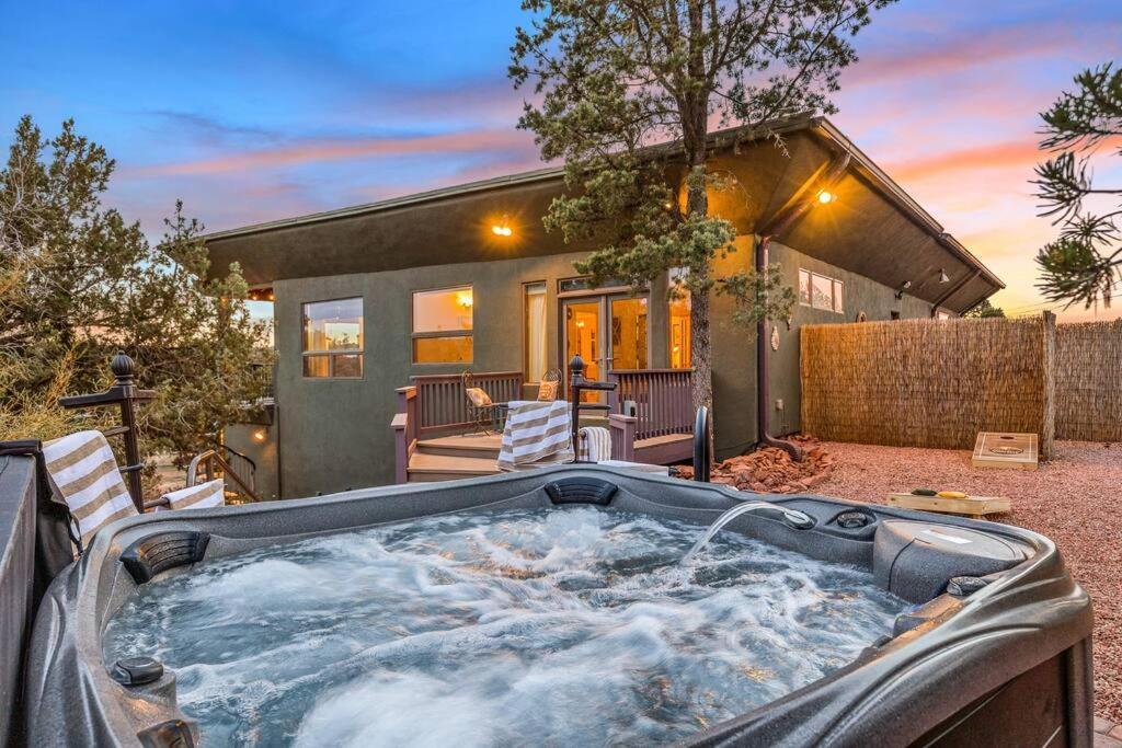 Close To Fresh Creek! Sleeps 12 ~ Amazing Views W/Serene Open Space ~ Hot Tub + Game Room ~ Trails Outside 塞多纳 外观 照片