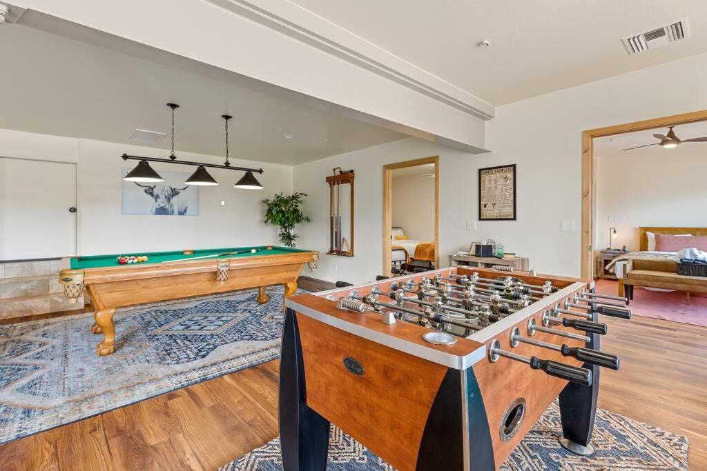Close To Fresh Creek! Sleeps 12 ~ Amazing Views W/Serene Open Space ~ Hot Tub + Game Room ~ Trails Outside 塞多纳 外观 照片