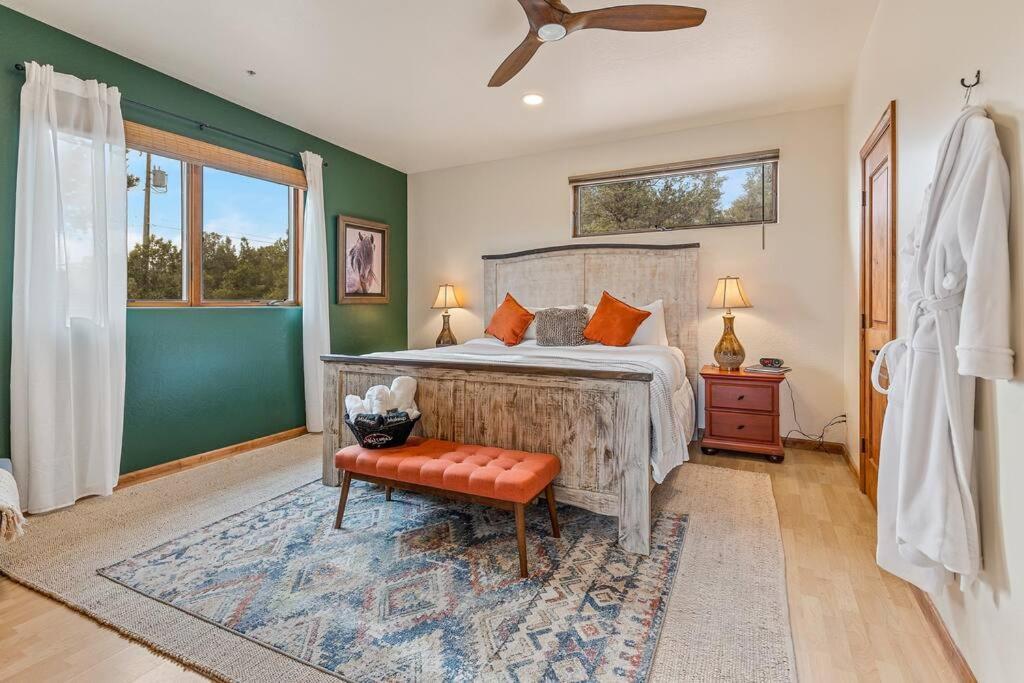 Close To Fresh Creek! Sleeps 12 ~ Amazing Views W/Serene Open Space ~ Hot Tub + Game Room ~ Trails Outside 塞多纳 外观 照片