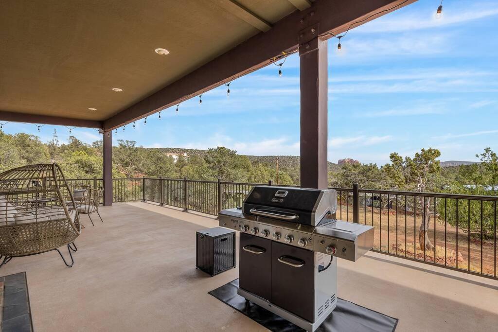 Close To Fresh Creek! Sleeps 12 ~ Amazing Views W/Serene Open Space ~ Hot Tub + Game Room ~ Trails Outside 塞多纳 外观 照片