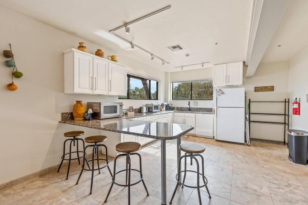 Close To Fresh Creek! Sleeps 12 ~ Amazing Views W/Serene Open Space ~ Hot Tub + Game Room ~ Trails Outside 塞多纳 外观 照片